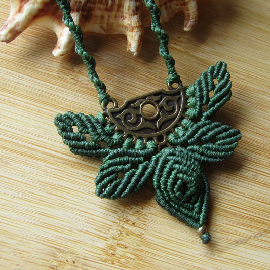 Florita - Art Anna MacramePendant